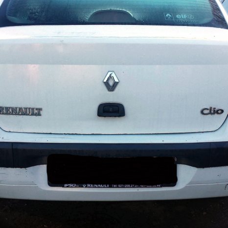 Dezmembrez Renault Clio 1.5 dci euro 3 an 2005