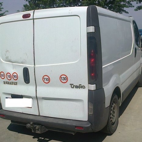 Dezmembrez Renault Trafic, an 2003