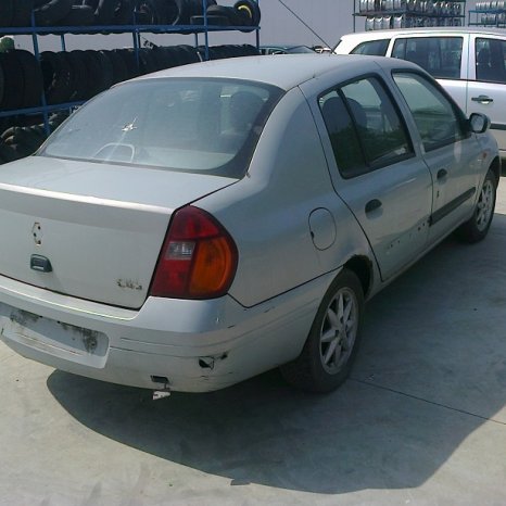 Dezmembrez Renault Clio, an 2001,