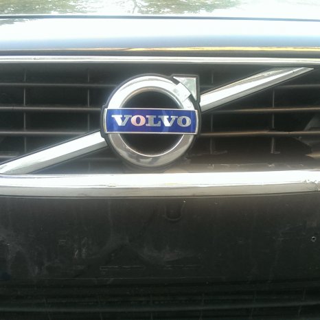 grila centrala Volvo S40 2011 (cu sigla si emblema)